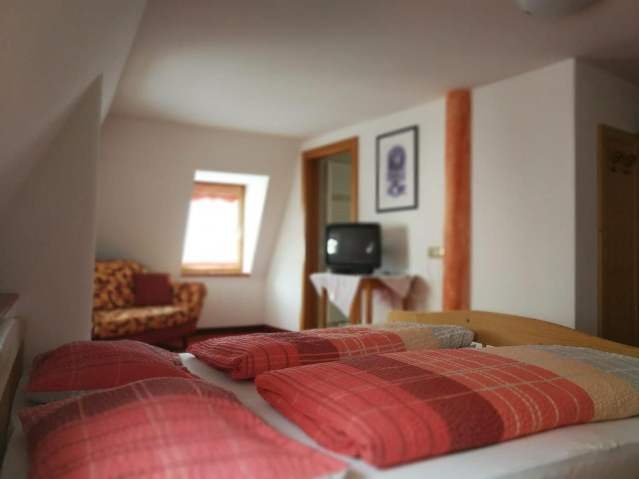 Gasthaus Weisskugel Malles Venosta Bagian luar foto