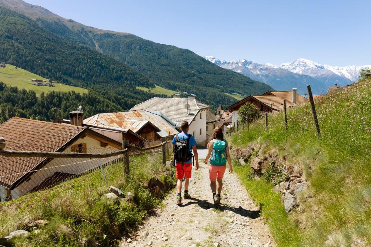 Gasthaus Weisskugel Malles Venosta Bagian luar foto