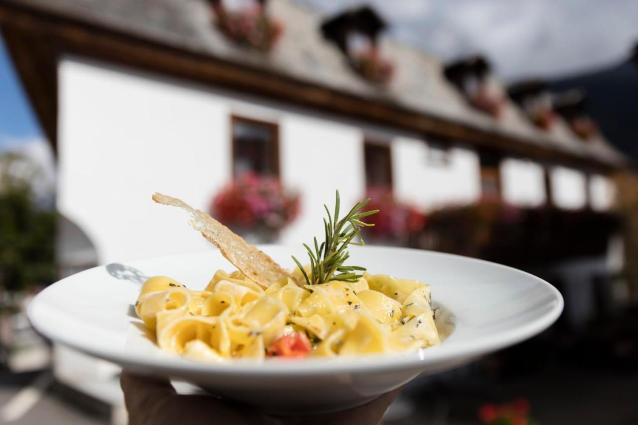 Gasthaus Weisskugel Malles Venosta Bagian luar foto