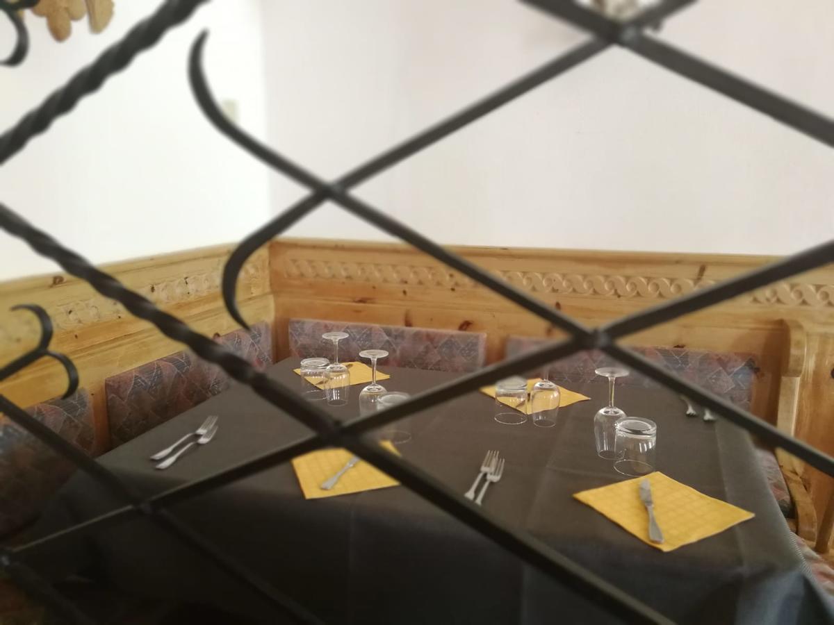 Gasthaus Weisskugel Malles Venosta Bagian luar foto
