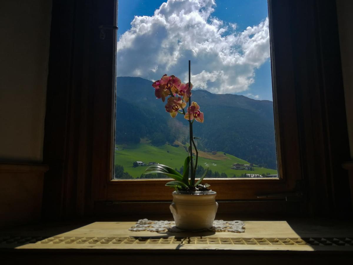 Gasthaus Weisskugel Malles Venosta Bagian luar foto