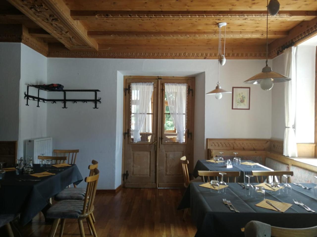 Gasthaus Weisskugel Malles Venosta Bagian luar foto