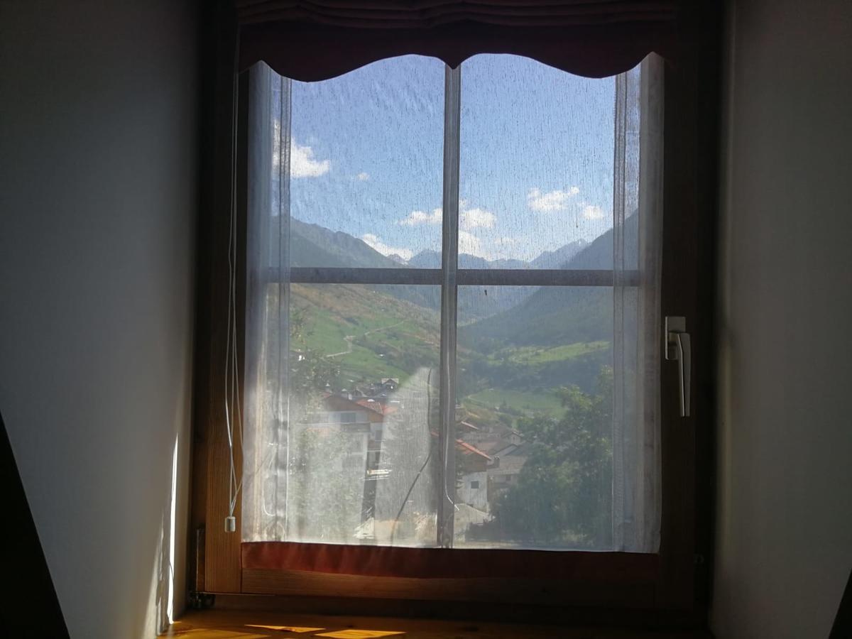 Gasthaus Weisskugel Malles Venosta Bagian luar foto