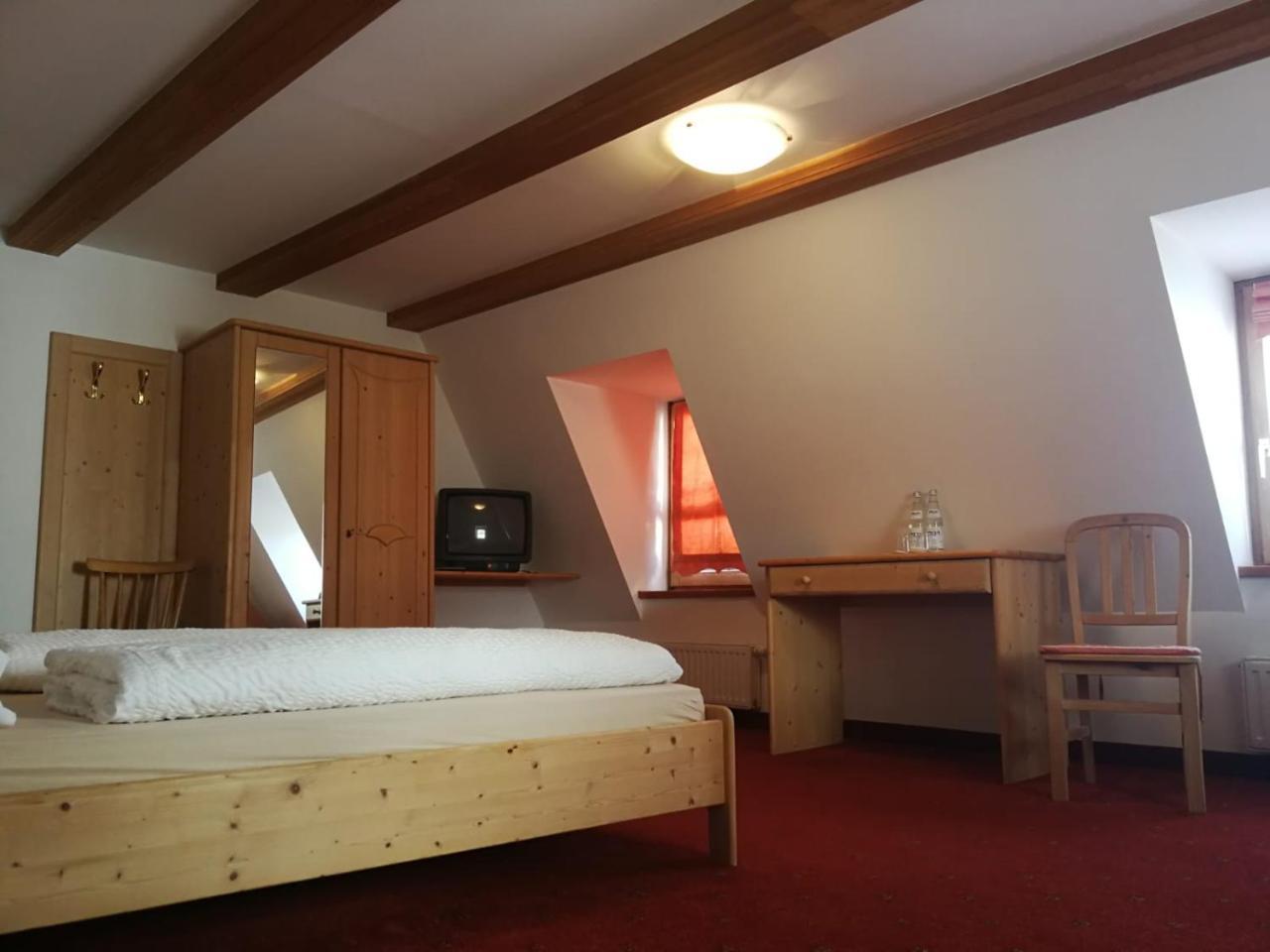Gasthaus Weisskugel Malles Venosta Bagian luar foto