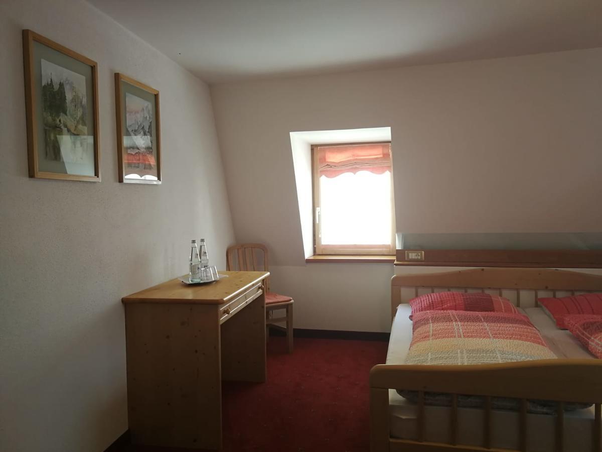 Gasthaus Weisskugel Malles Venosta Bagian luar foto