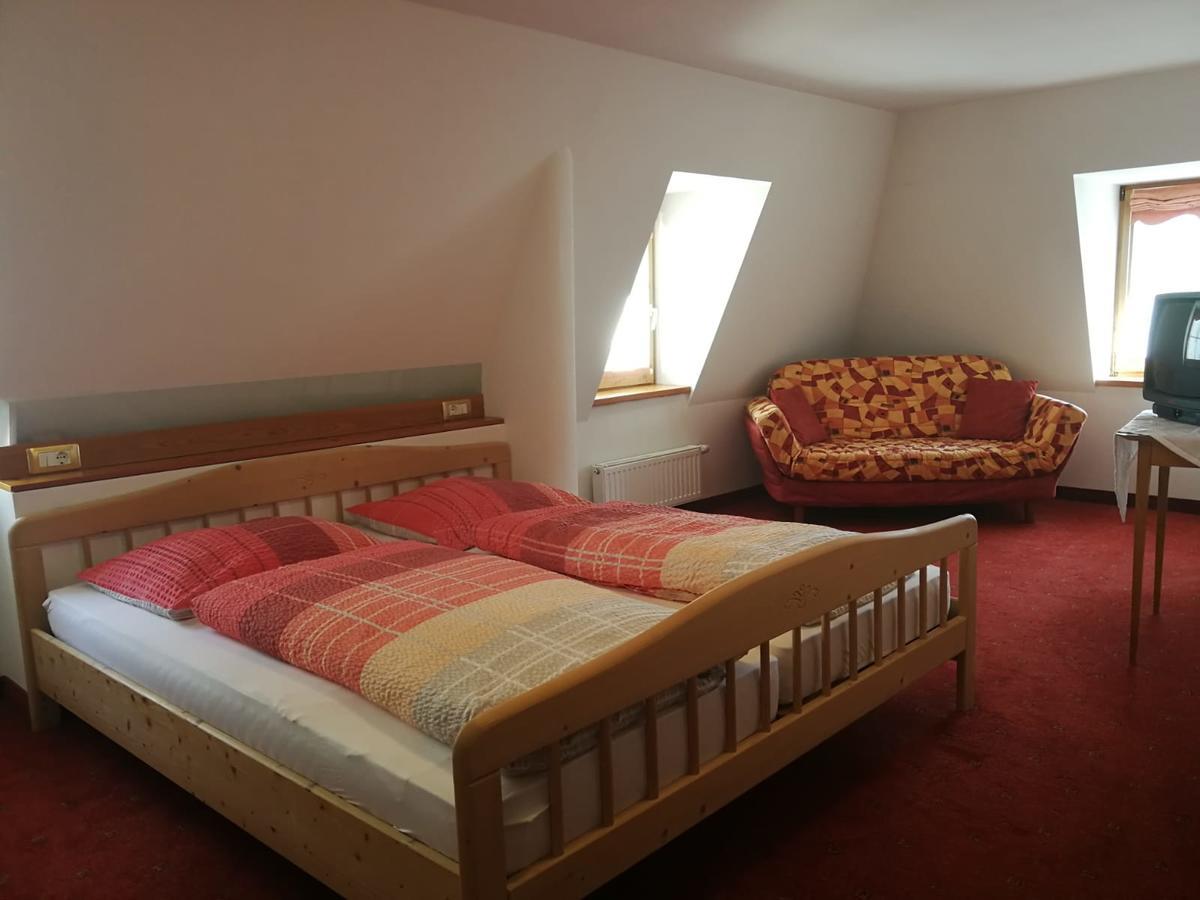 Gasthaus Weisskugel Malles Venosta Bagian luar foto