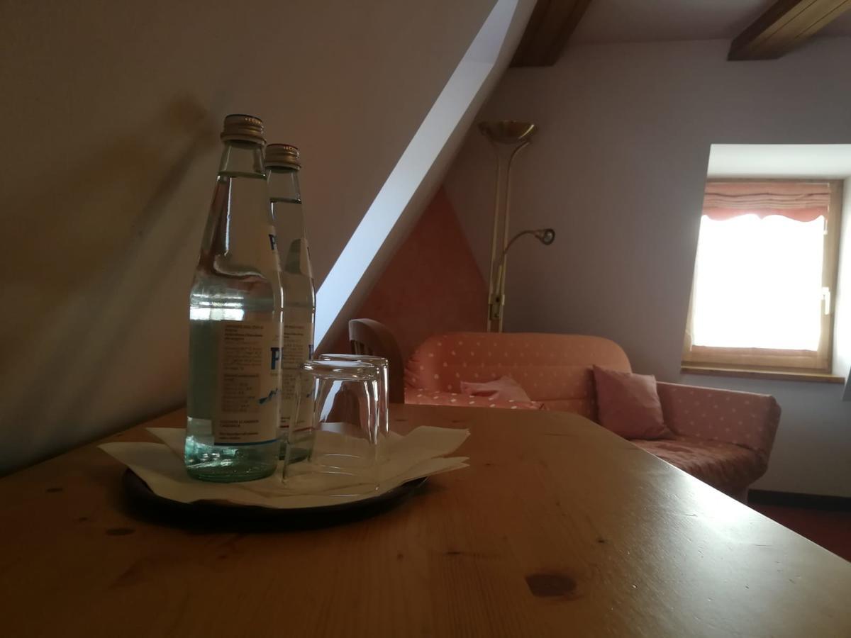 Gasthaus Weisskugel Malles Venosta Bagian luar foto