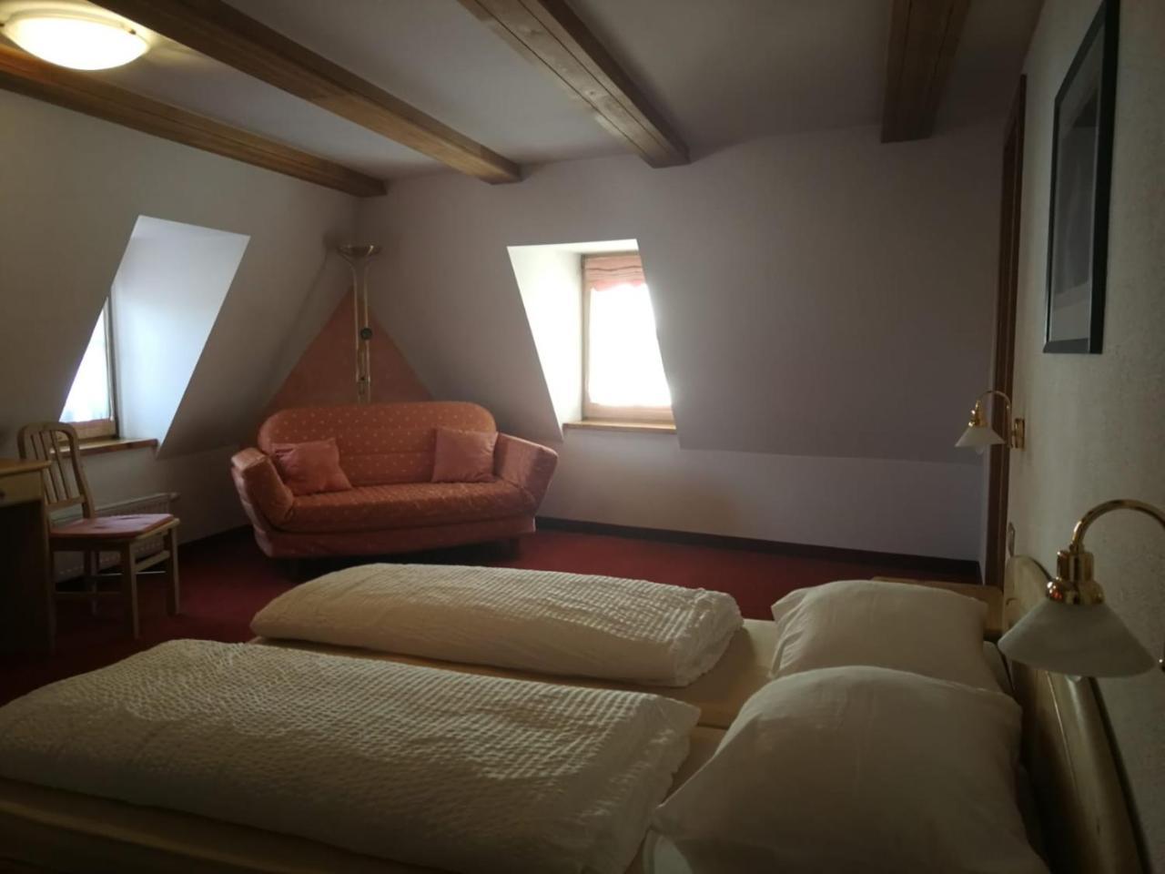 Gasthaus Weisskugel Malles Venosta Bagian luar foto