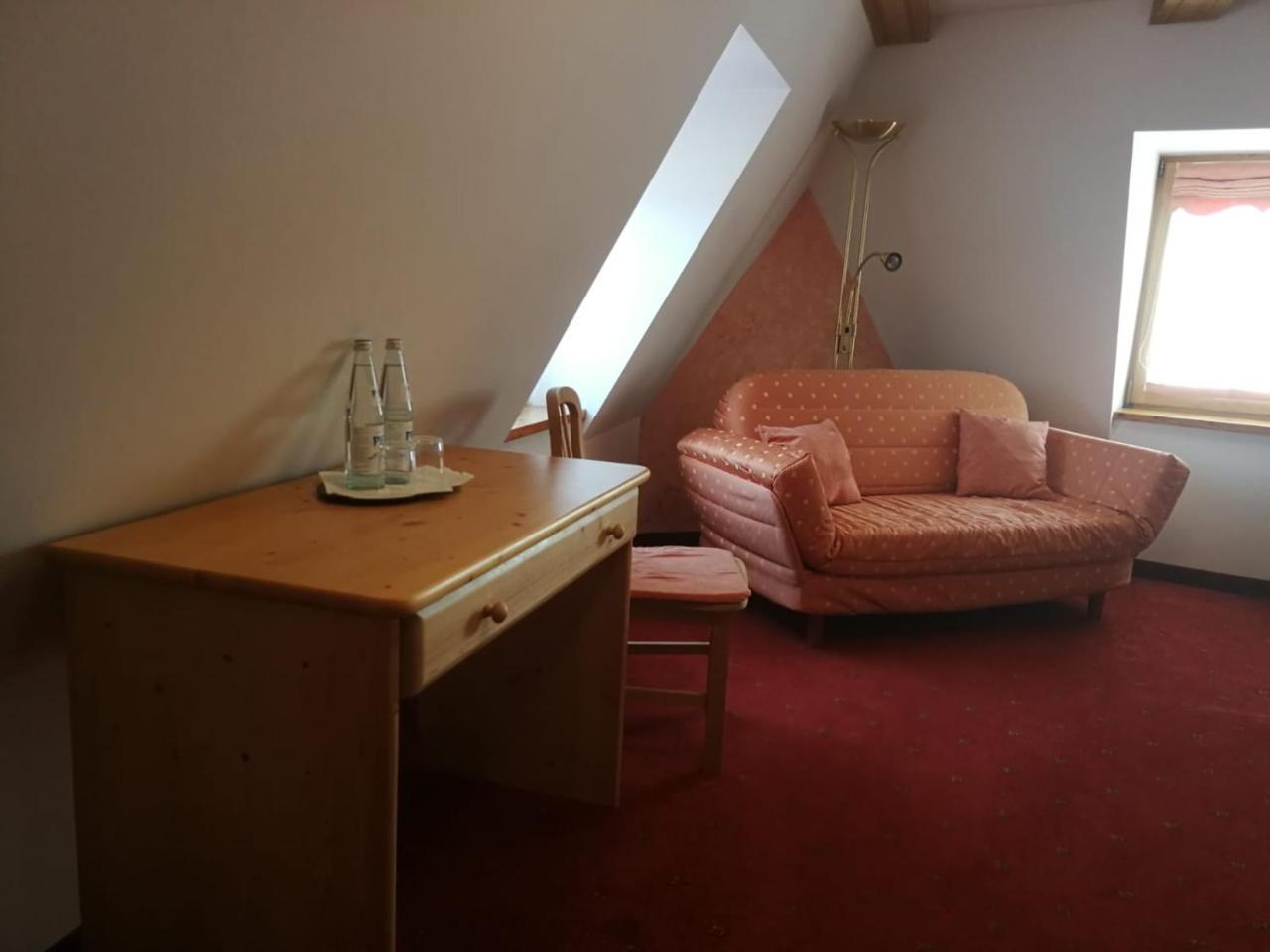 Gasthaus Weisskugel Malles Venosta Bagian luar foto