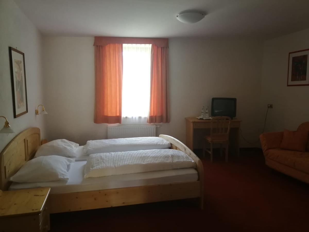 Gasthaus Weisskugel Malles Venosta Bagian luar foto