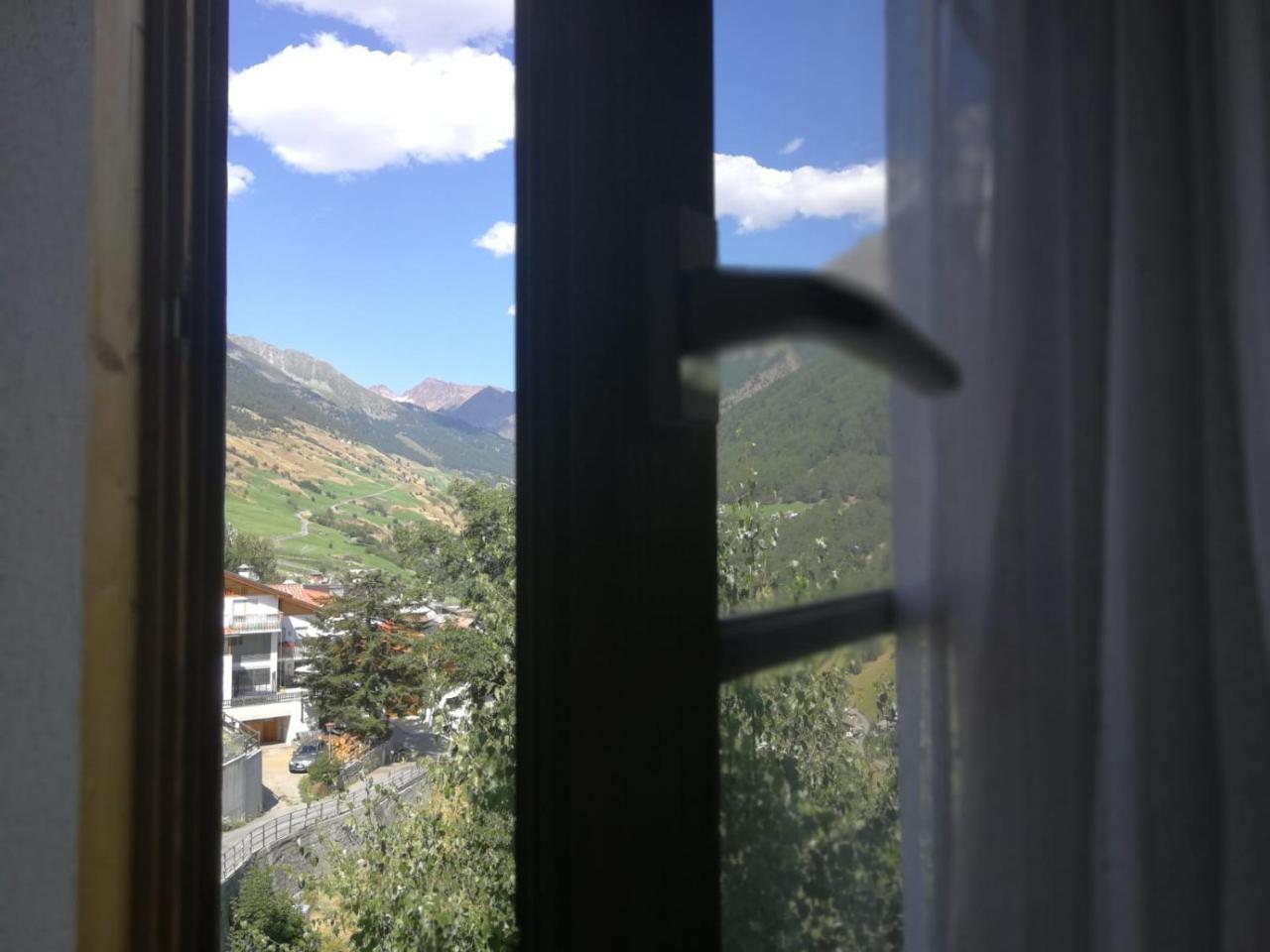 Gasthaus Weisskugel Malles Venosta Bagian luar foto